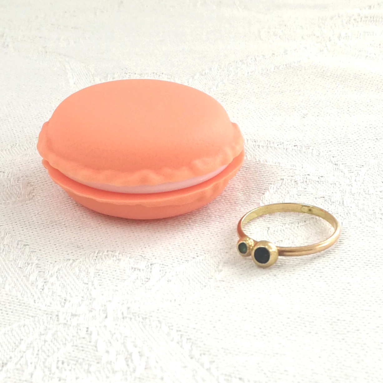 Charmerende macaron opbevaringsæske i ferskenfarvet Charmerende macaron opbevaringsæske i ferskenfarvet