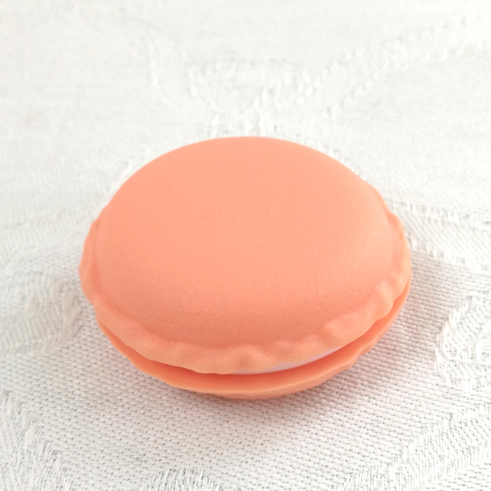 Charmerende macaron opbevaringsæske i ferskenfarvet Charmerende macaron opbevaringsæske i ferskenfarvet