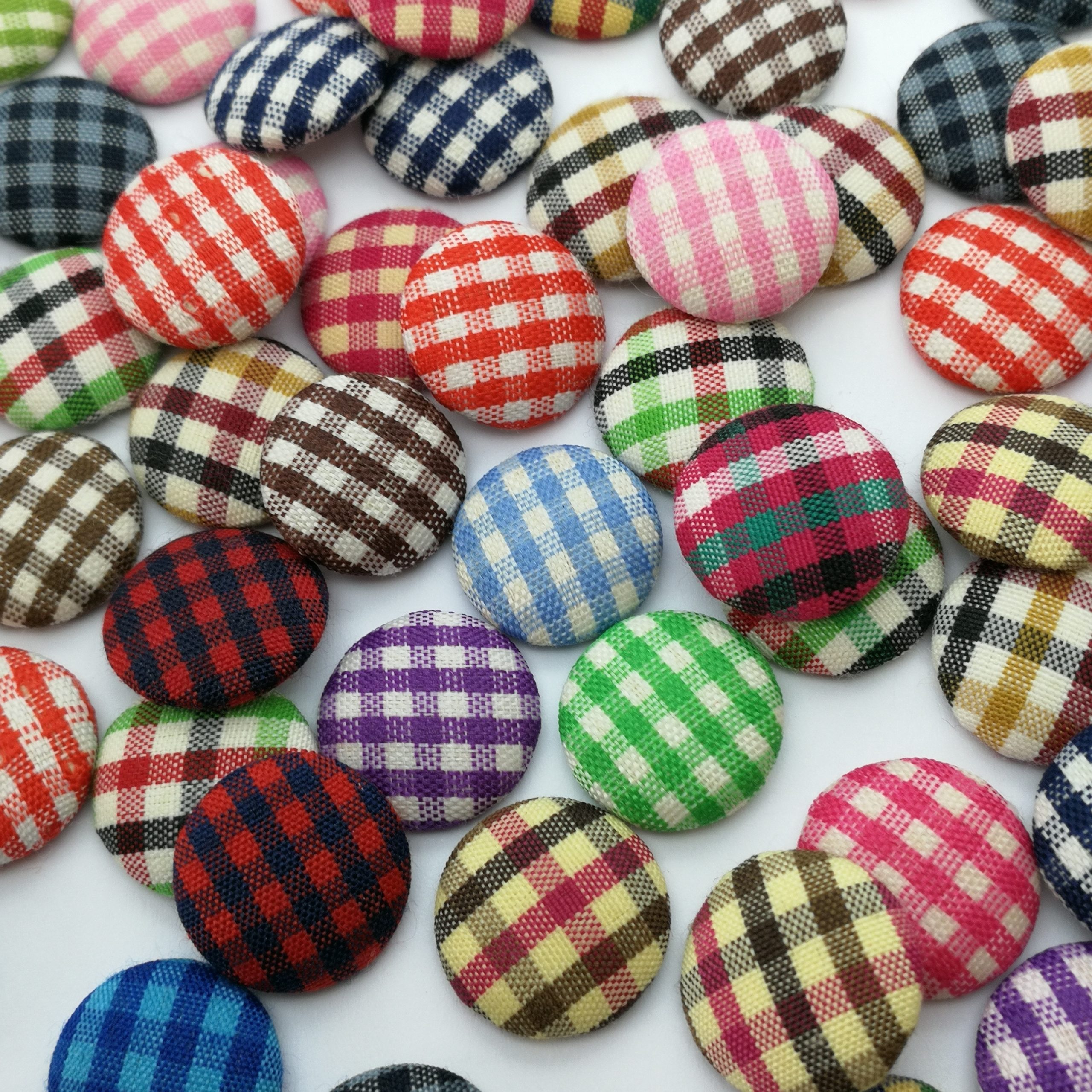 Rund lav ternet stofknap uden huller Rund lav ternet stofknap uden huller