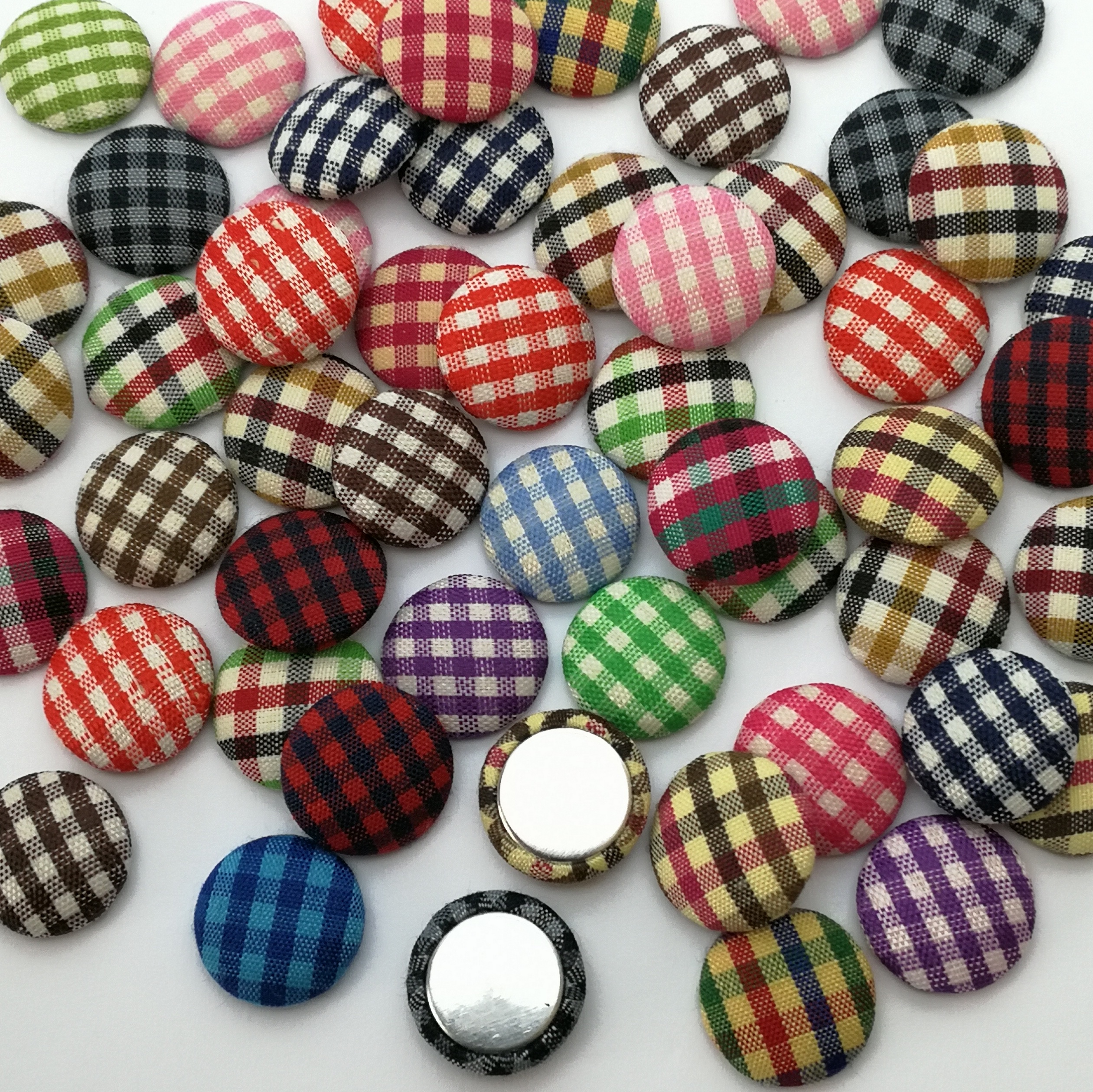 Rund lav ternet stofknap uden huller Rund lav ternet stofknap uden huller