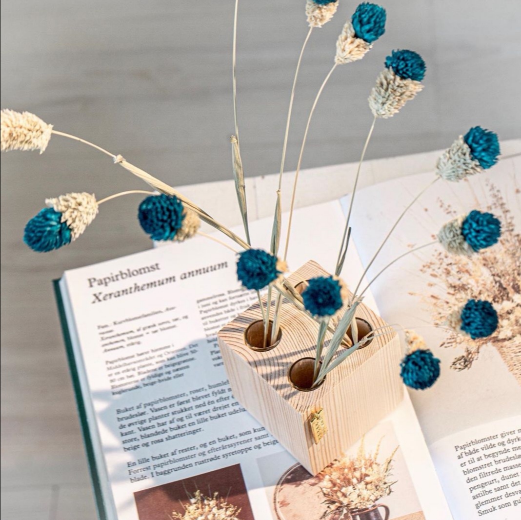 Skabervasen - fyrretræ Skabervasen - fyrretræ