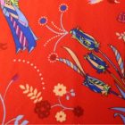 Silketørklæde med fugle - fulgene flyver - rødt