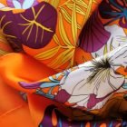 Blomster silketørklæde - bundfarve orange