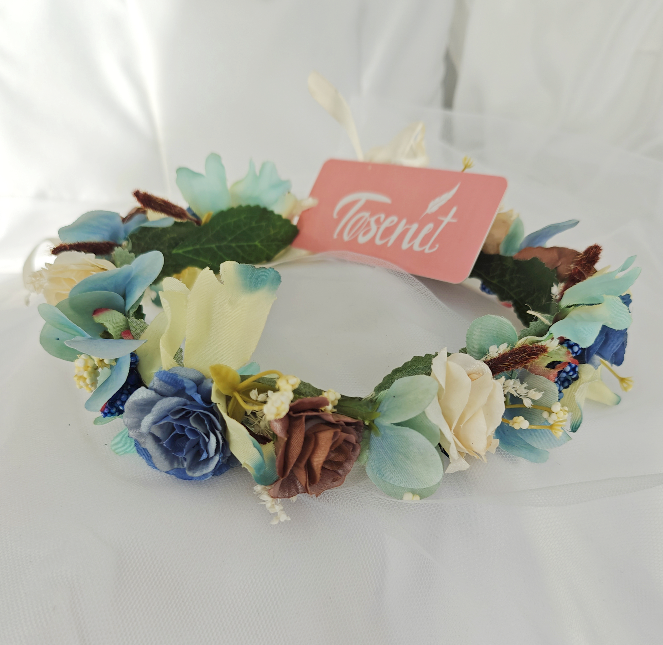 Blomsterkrans med små blå blomster Blomsterkrans med små blå blomster