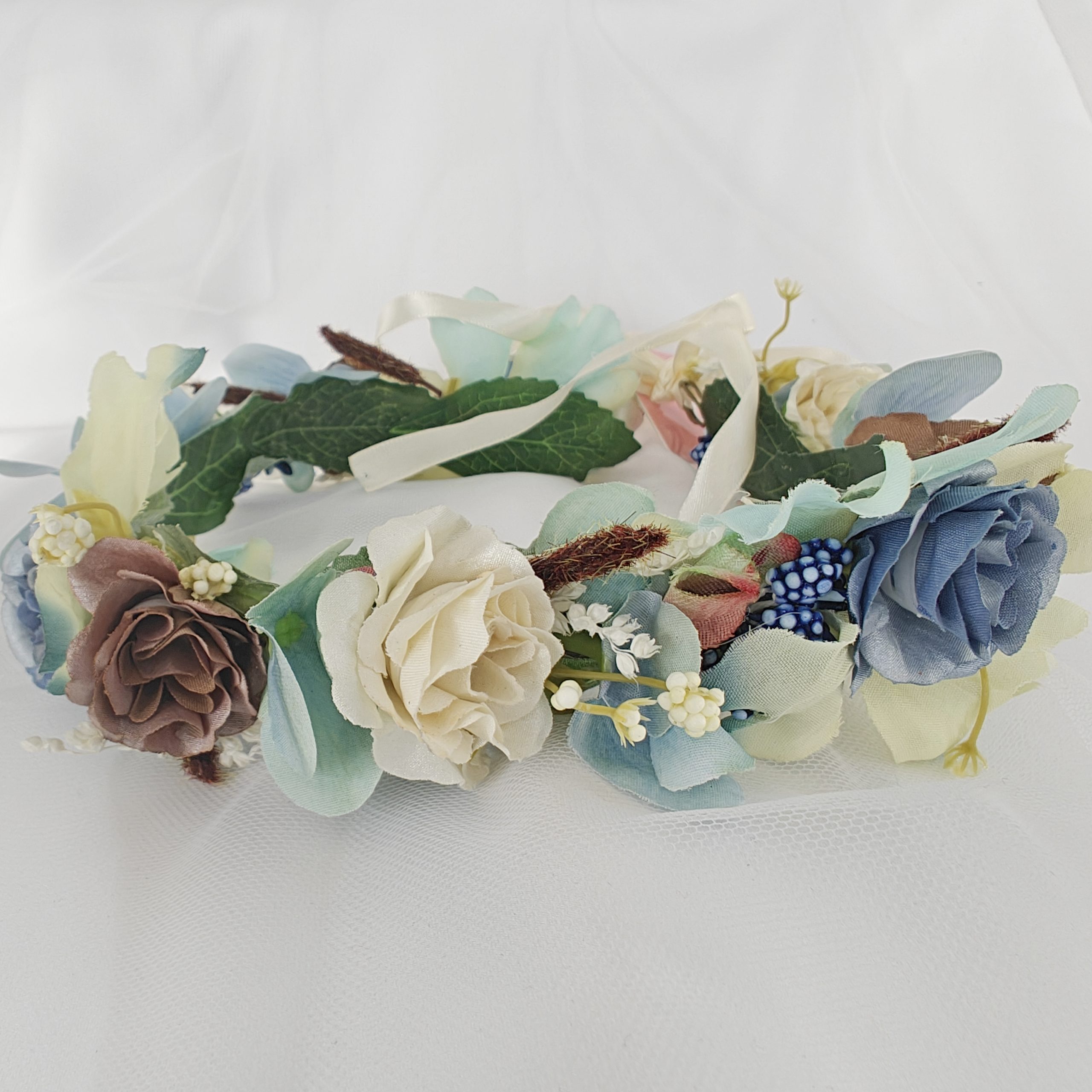 Blomsterkrans med små blå blomster Blomsterkrans med små blå blomster